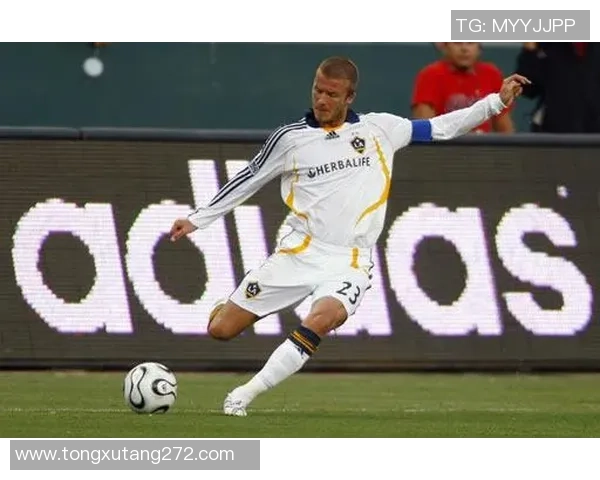 弧线球专用足球星星款设计理念与技术解析,助力球员精准控制与飞行轨迹 弧线球专用足球星星款设计理念与技术解析,助力球员精准控制与飞行轨迹