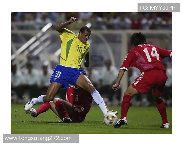 足球场上踩球的球星高清瞬间展现技巧与风采