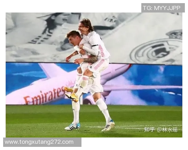 足球明星进球瞬间：技艺与激情的完美融合与经典动作解析